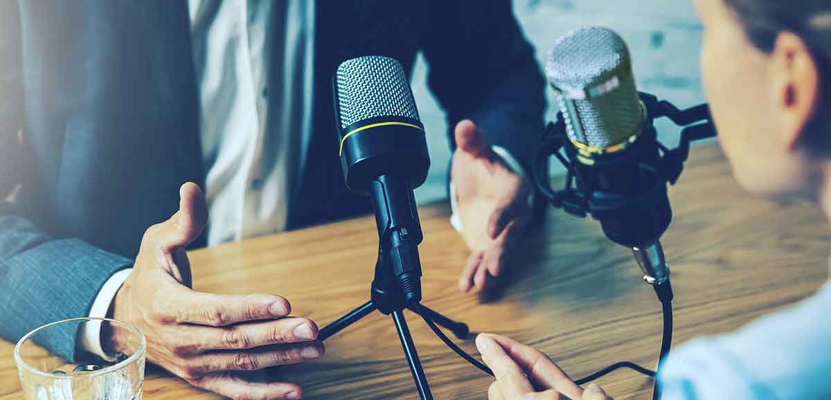 Podcast speaking by using microphones